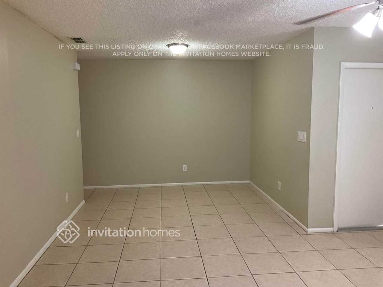 3912 Sw 20th Pl - Photo 3 of 17