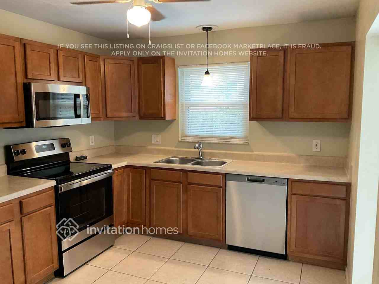 3912 Sw 20th Pl - Photo 5 of 17