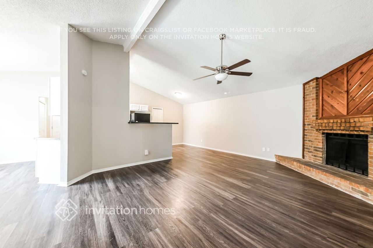 1112 Sandalwood Ln - Photo 2 of 16