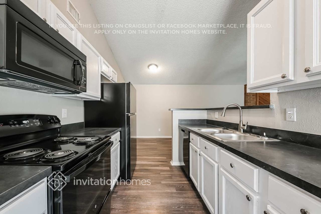 1112 Sandalwood Ln - Photo 5 of 16