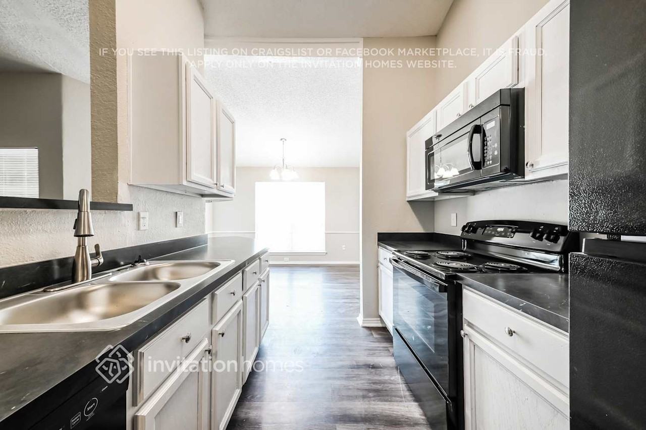 1112 Sandalwood Ln - Photo 6 of 16