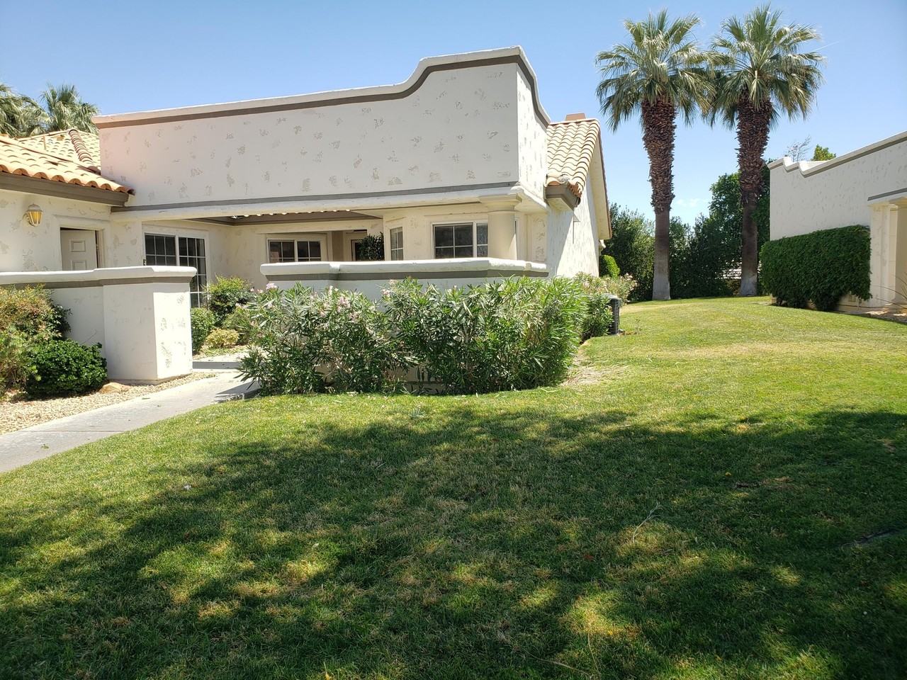 136 Desert Falls Dr E - Photo 2 of 36