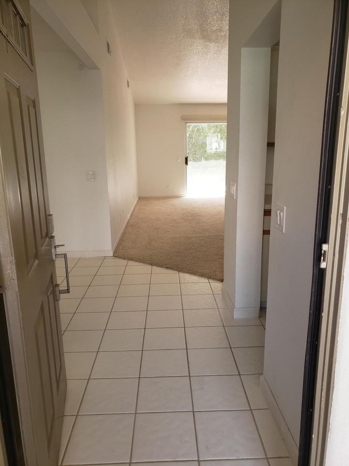 136 Desert Falls Dr E - Photo 5 of 36