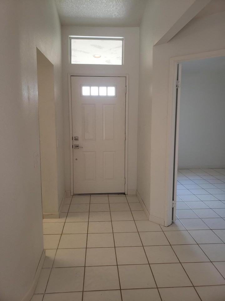 136 Desert Falls Dr E - Photo 6 of 36