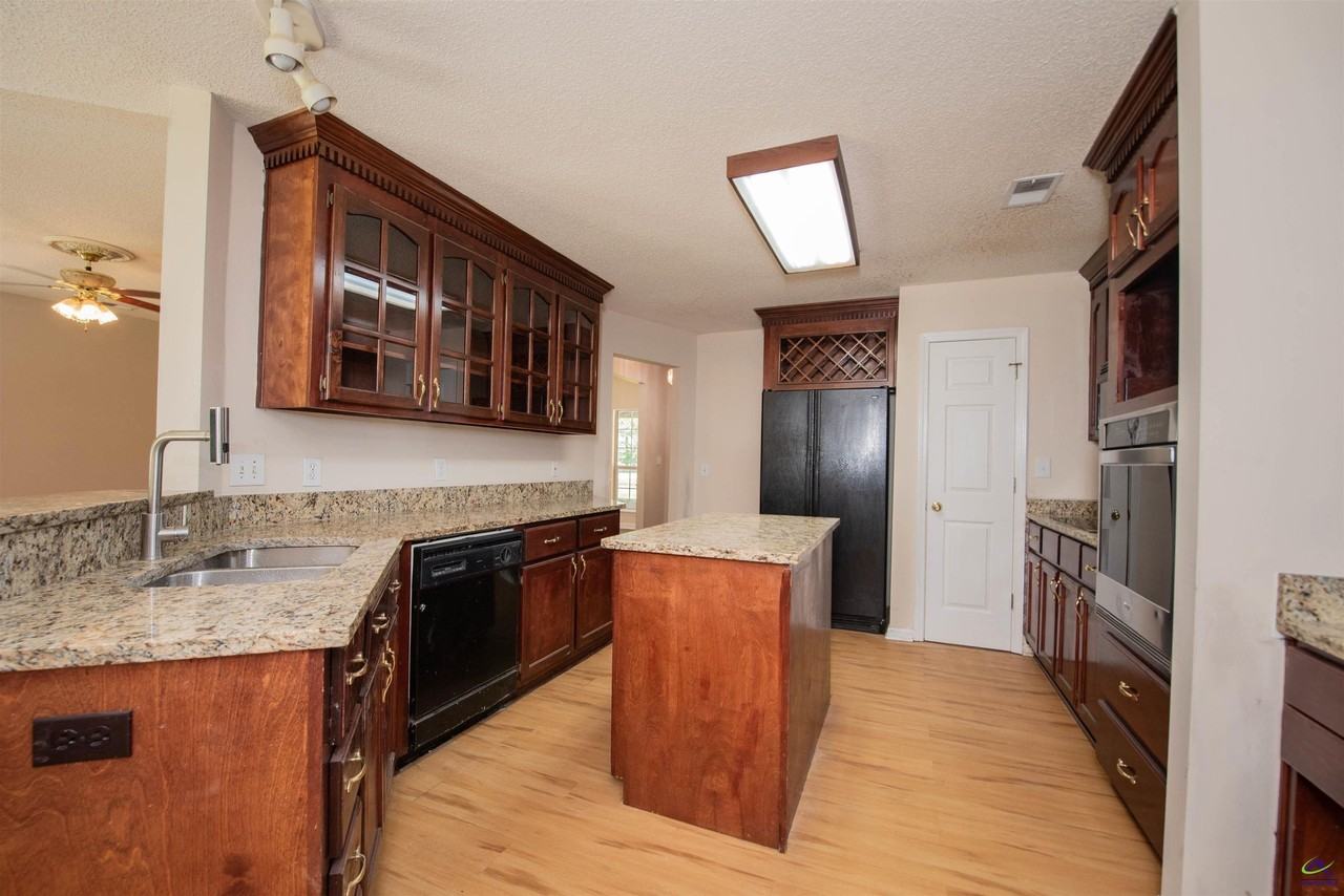 111 Wiley Way - Photo 7 of 25