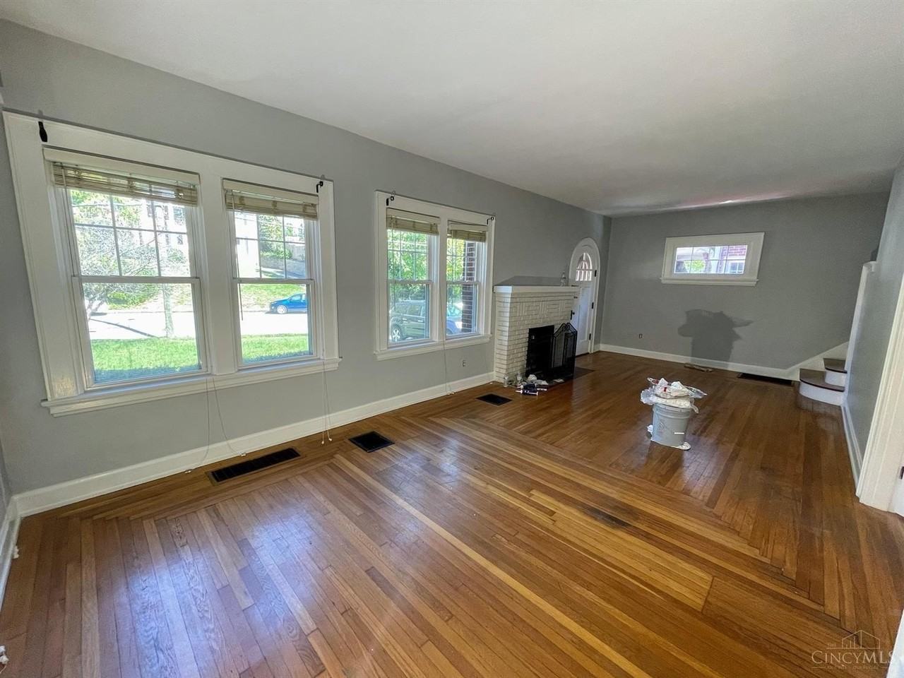 2995 Linwood Ave - Photo 2 of 9