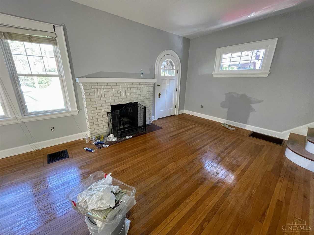 2995 Linwood Ave - Photo 3 of 9