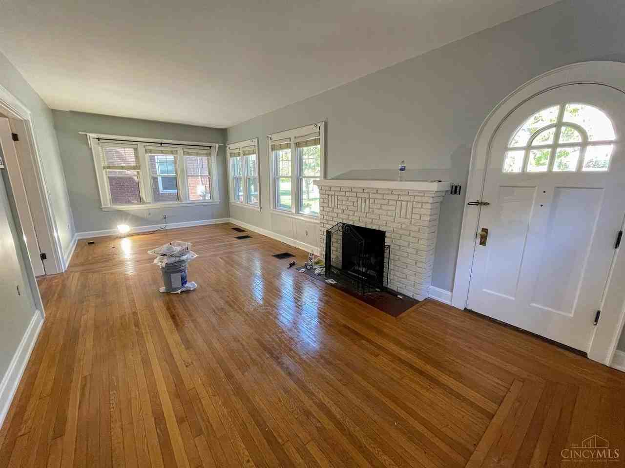 2995 Linwood Ave - Photo 4 of 9