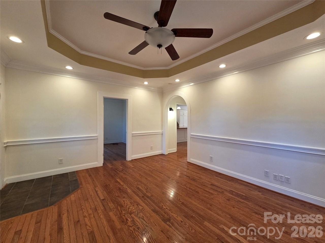 819 S South St - Photo 3 of 28