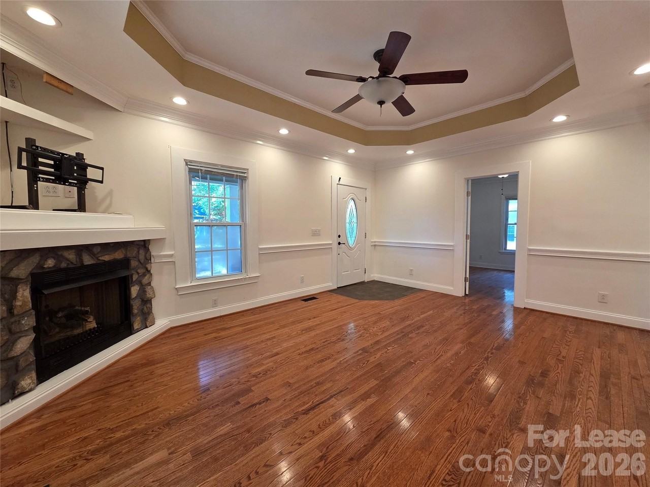819 S South St - Photo 4 of 28