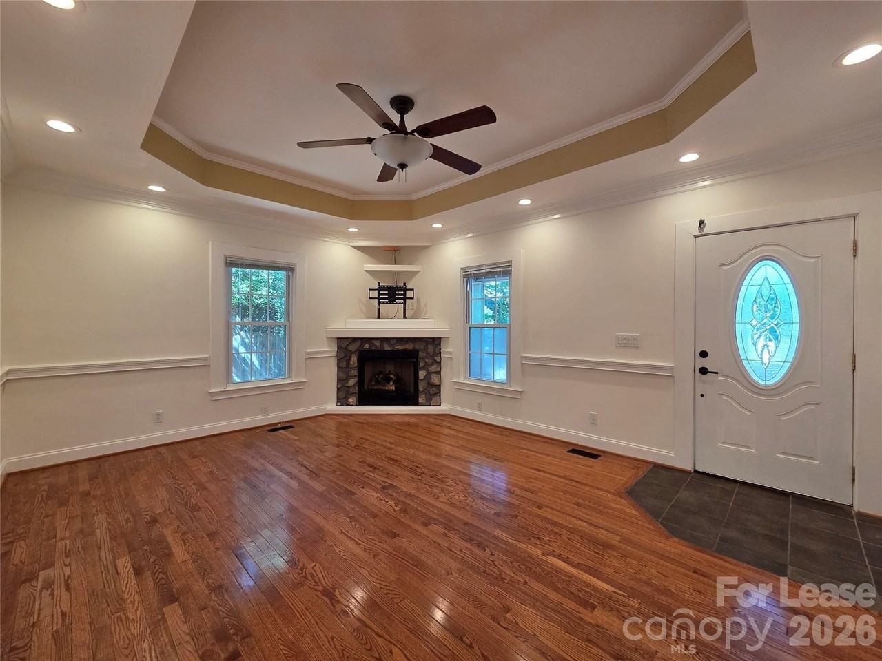 819 S South St - Photo 5 of 28
