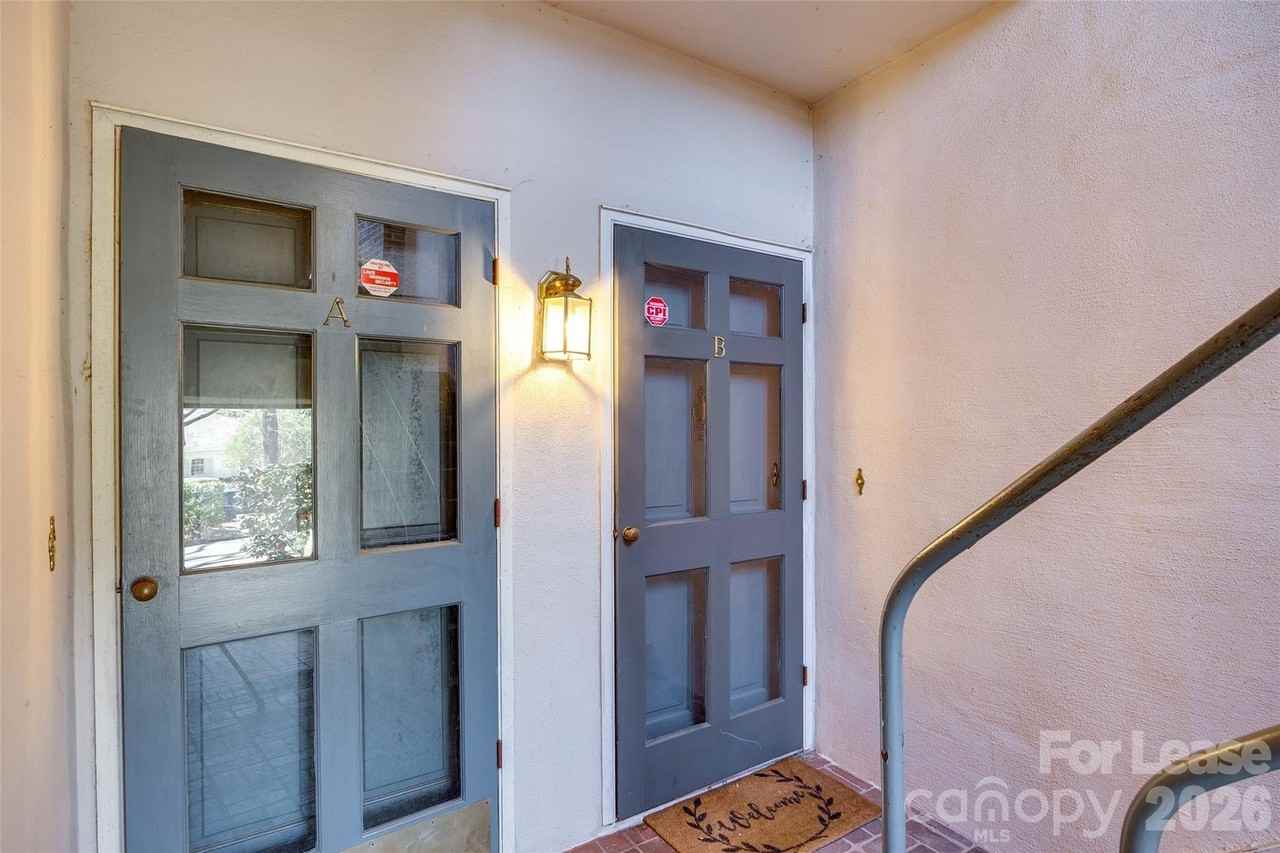 2220 Roswell Ave - Photo 3 of 25