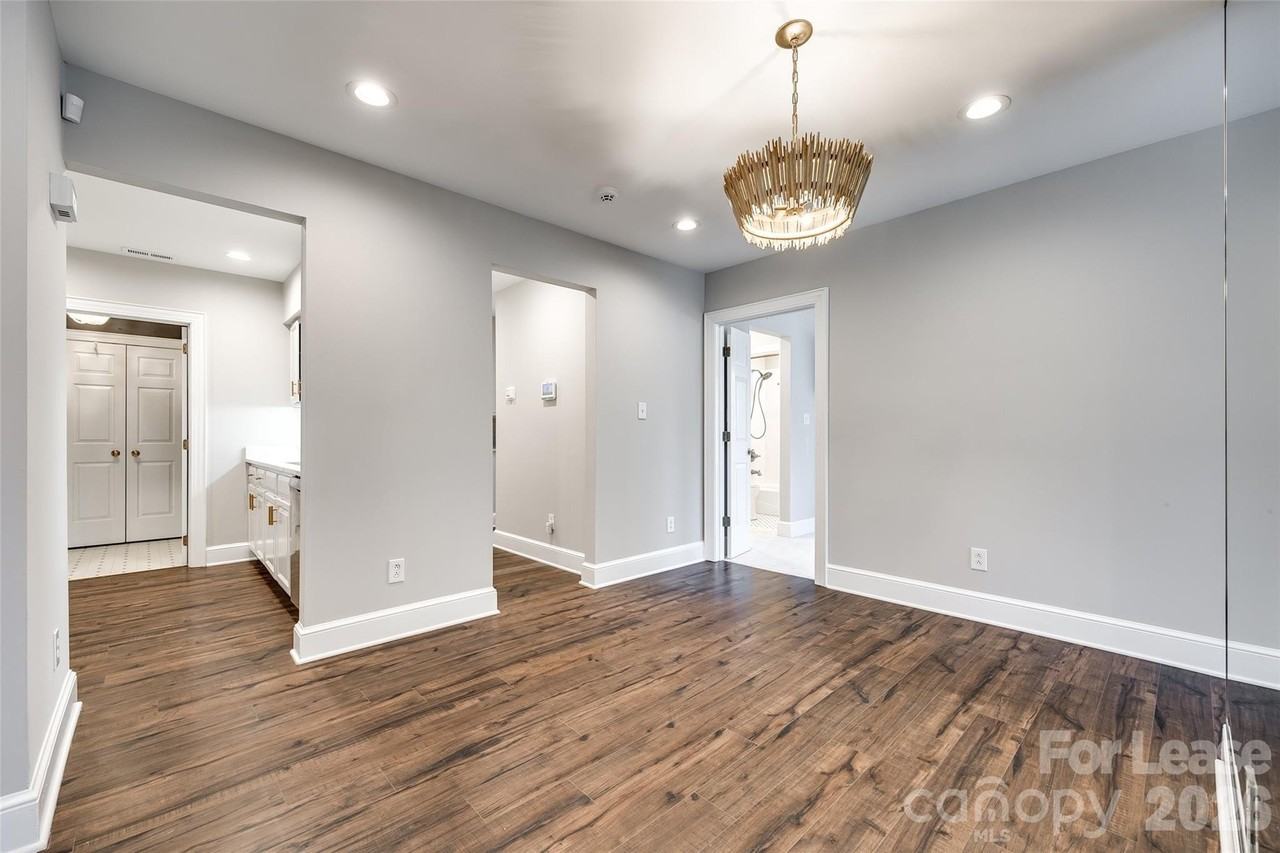 2220 Roswell Ave - Photo 5 of 25