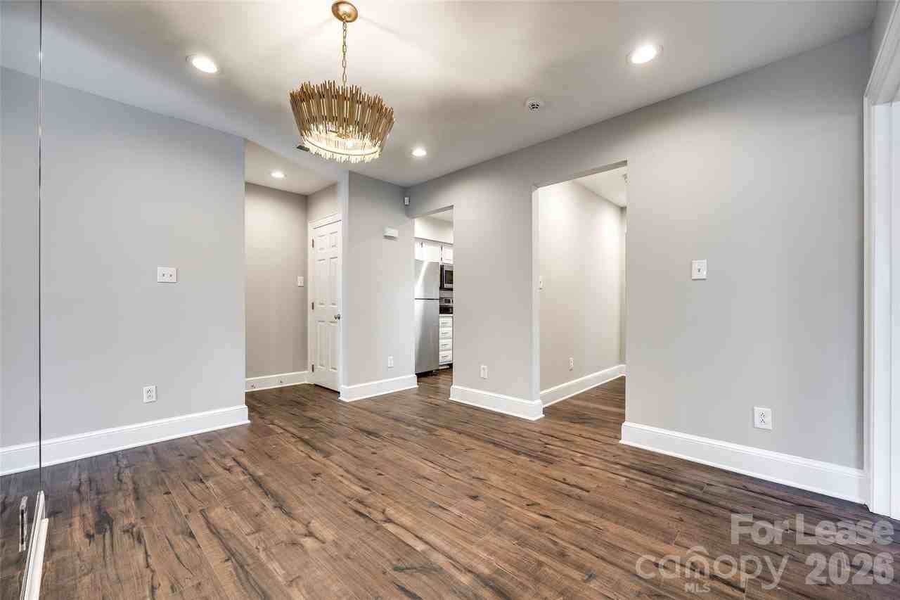 2220 Roswell Ave - Photo 6 of 25
