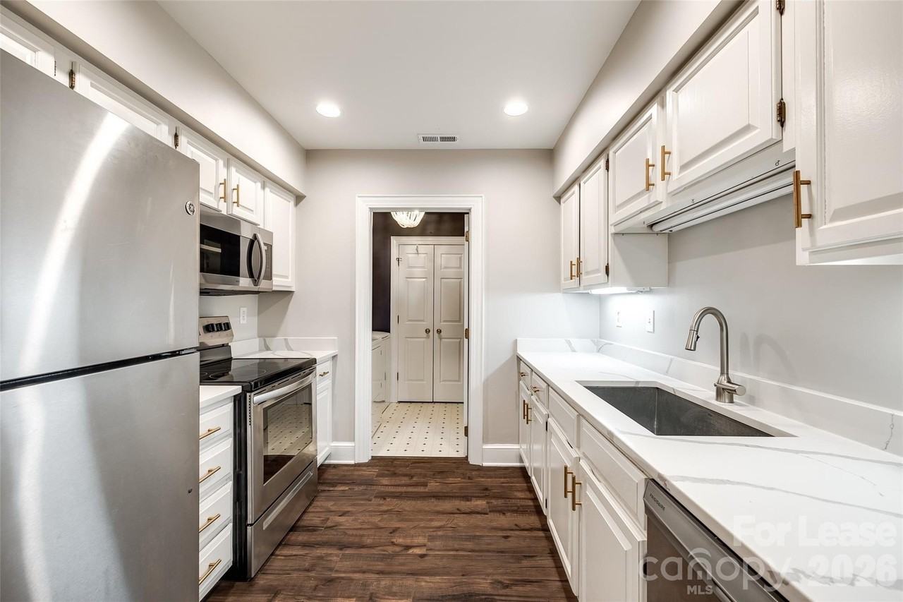 2220 Roswell Ave - Photo 7 of 25