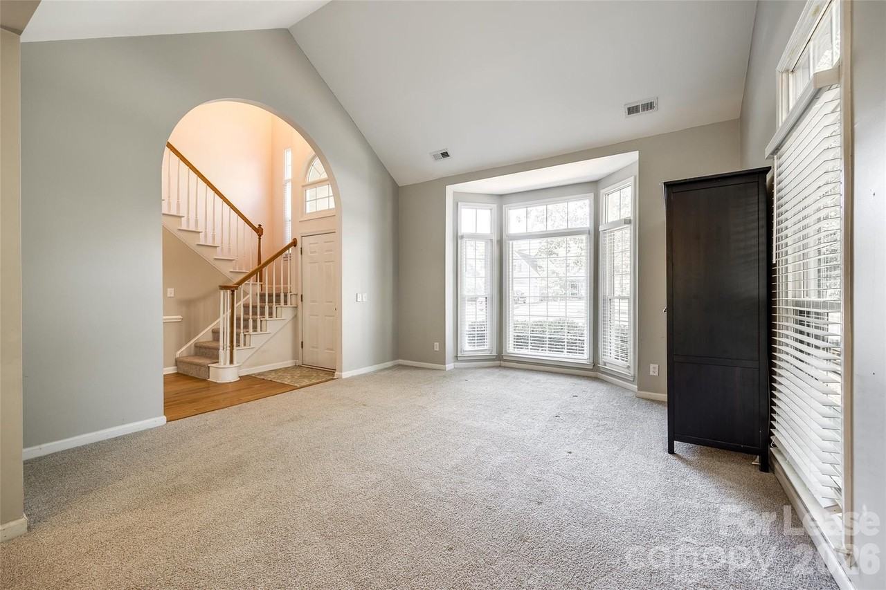 8530 Walsham Dr - Photo 4 of 39