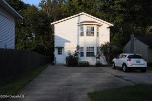 featured image of 1485 Nelson St #2