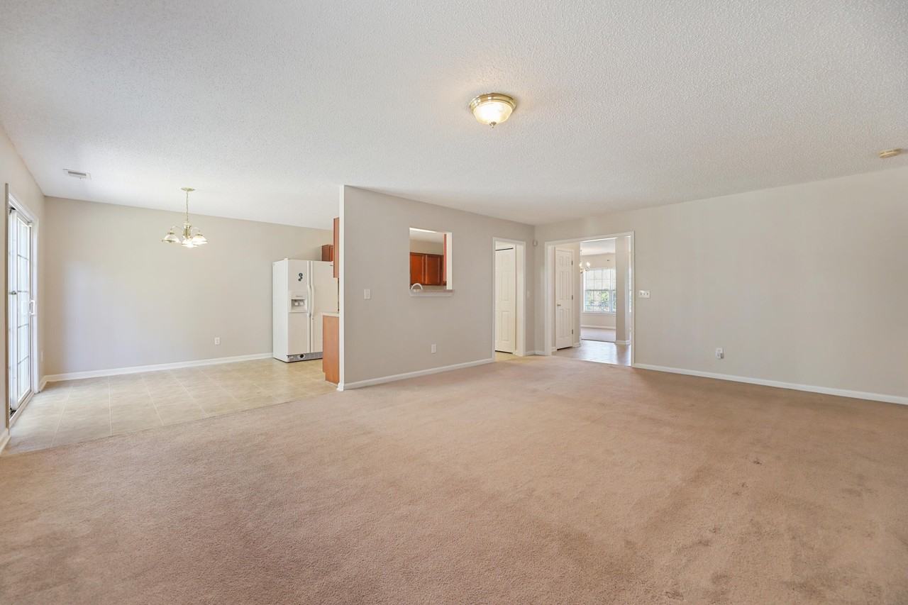 405 Green Park Ln - Photo 5 of 22