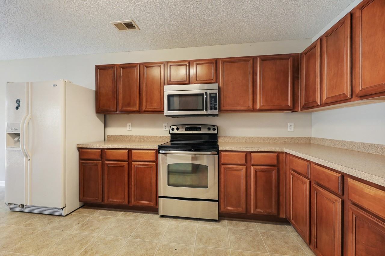 405 Green Park Ln - Photo 7 of 22