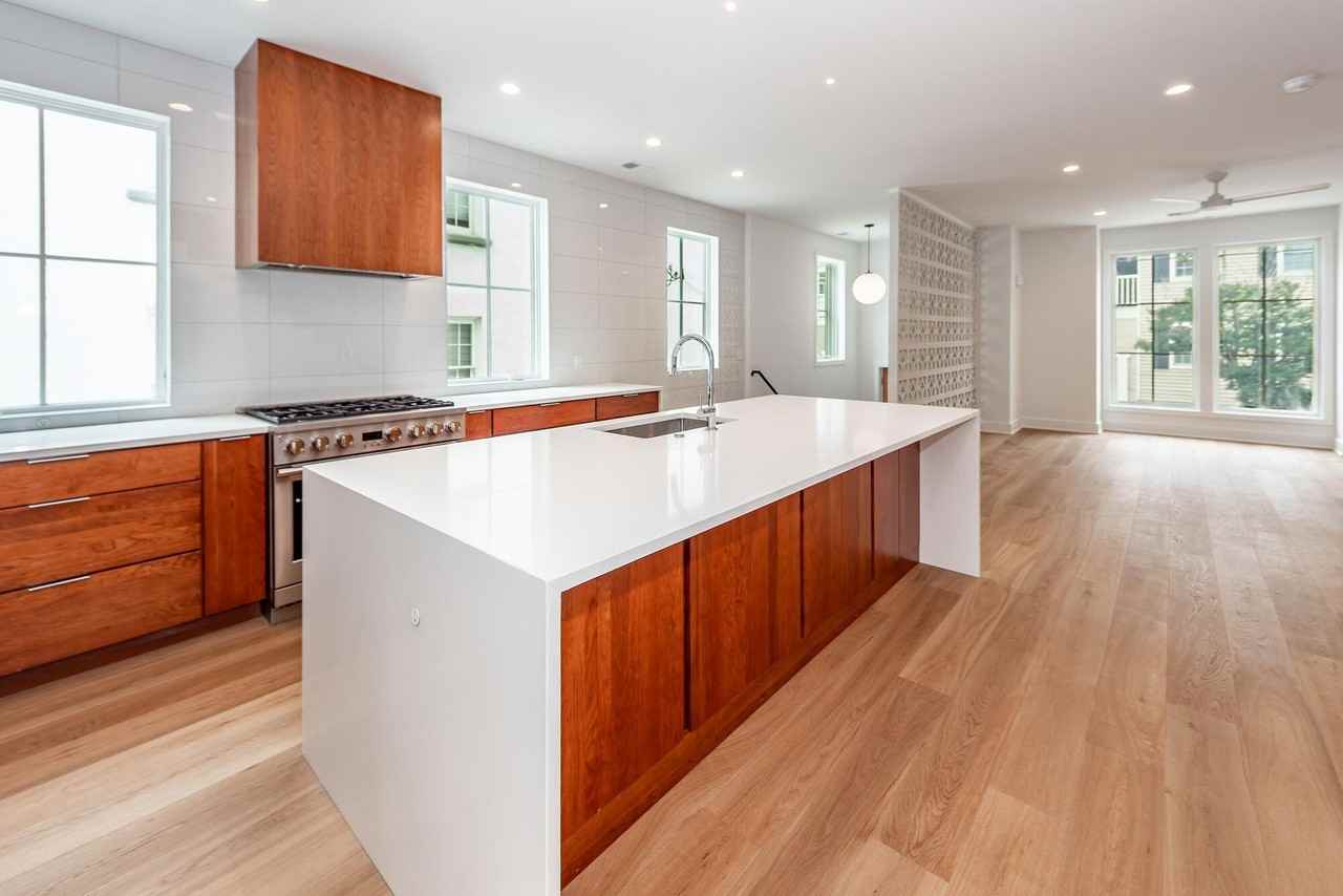 41 Amherst St - Photo 3 of 32