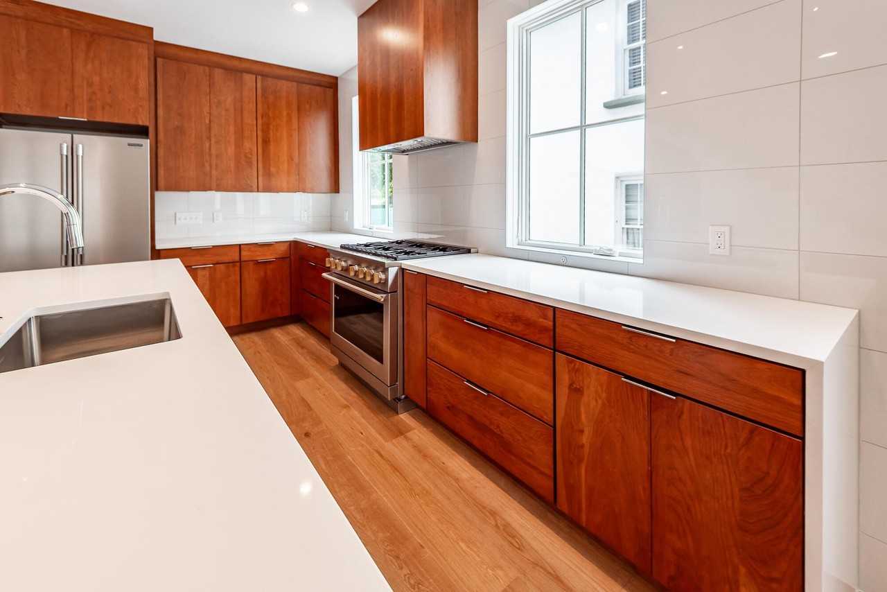 41 Amherst St - Photo 5 of 32