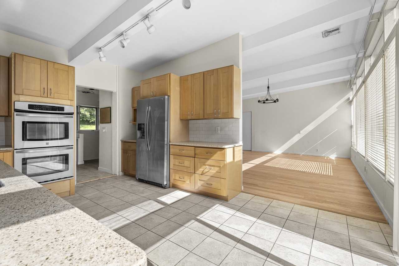 23 Vine Hill Rd - Photo 7 of 38
