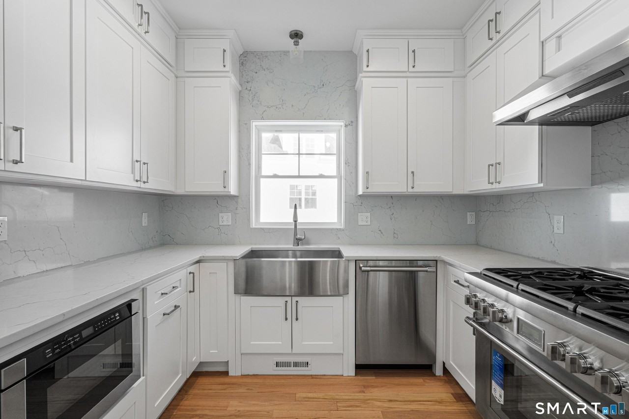 25 Village Rd #B - Photo 5 of 17