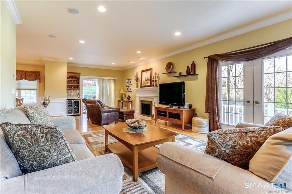 833 Millbrook Rd - Photo 4 of 15
