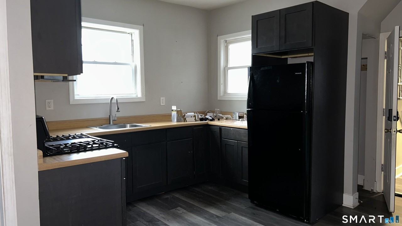 222 Hallock Ave #2 - Photo 3 of 9