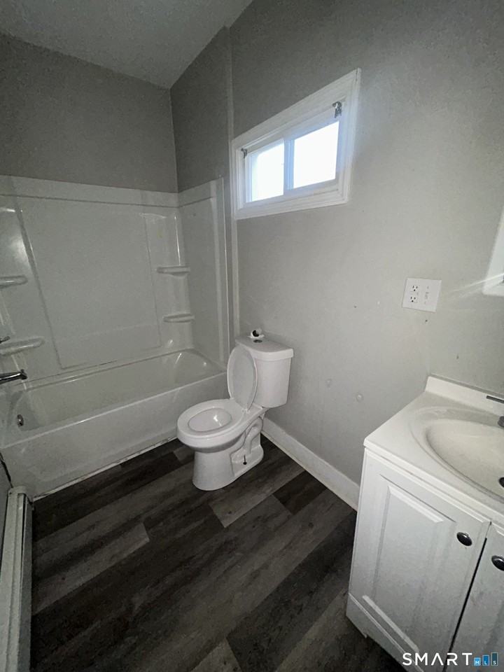 222 Hallock Ave #2 - Photo 4 of 9