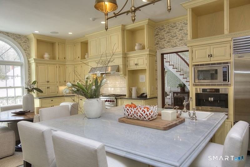 637 Valley Rd - Photo 4 of 37