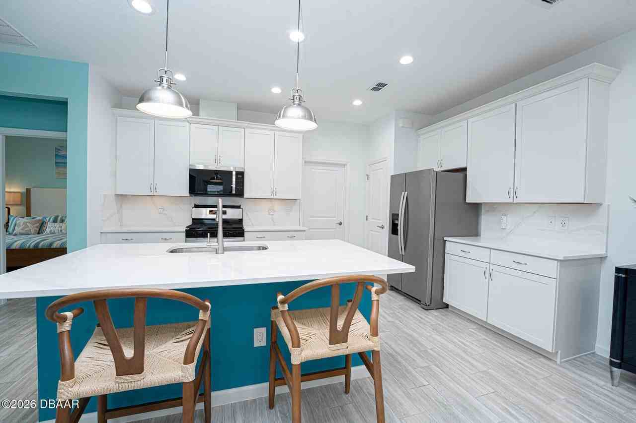 375 Latitude Dr - Photo 7 of 50