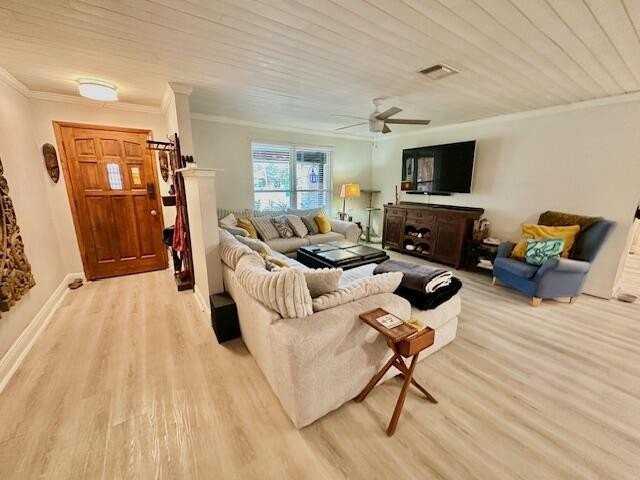 203 Hastings Ct - Photo 3 of 31