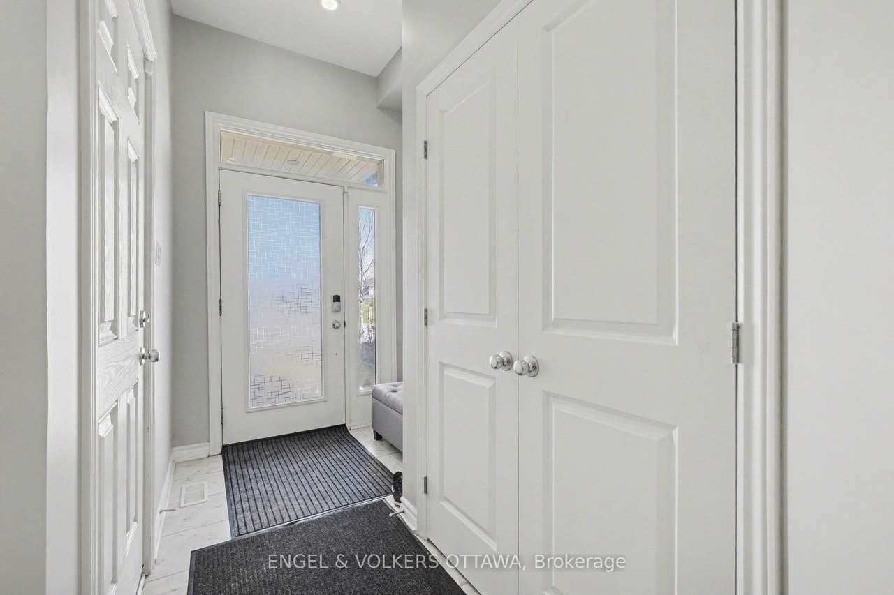 118 Kestrel St - Photo 2 of 12