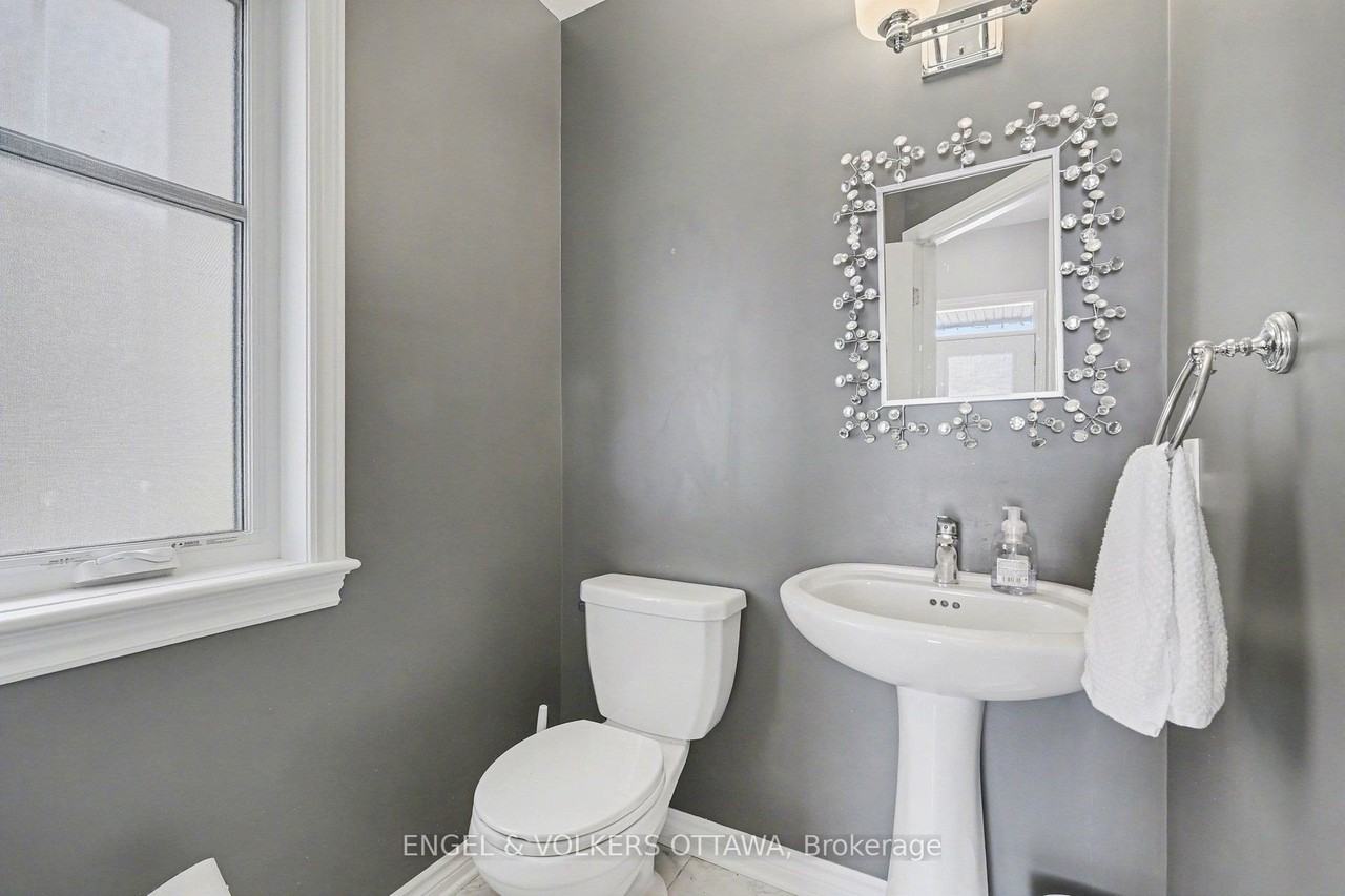 118 Kestrel St - Photo 3 of 12
