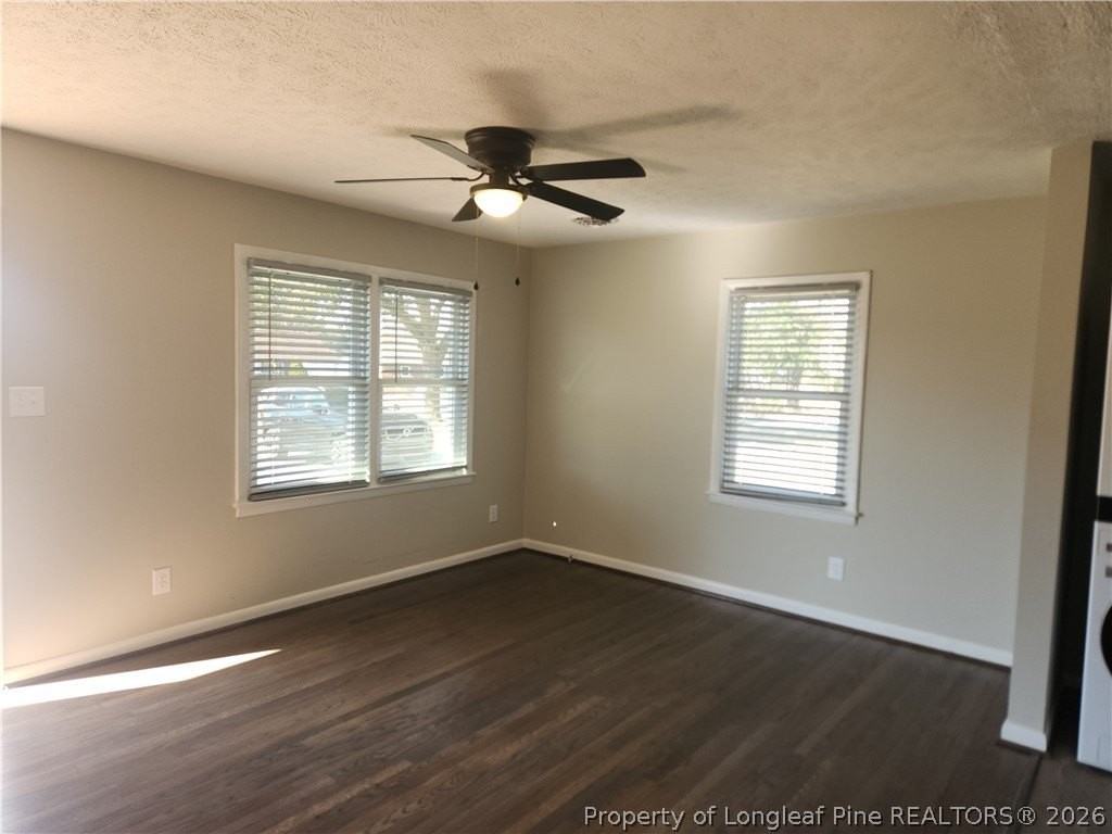 425 Windemere Dr - Photo 3 of 9