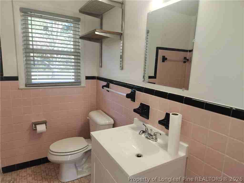425 Windemere Dr - Photo 5 of 9