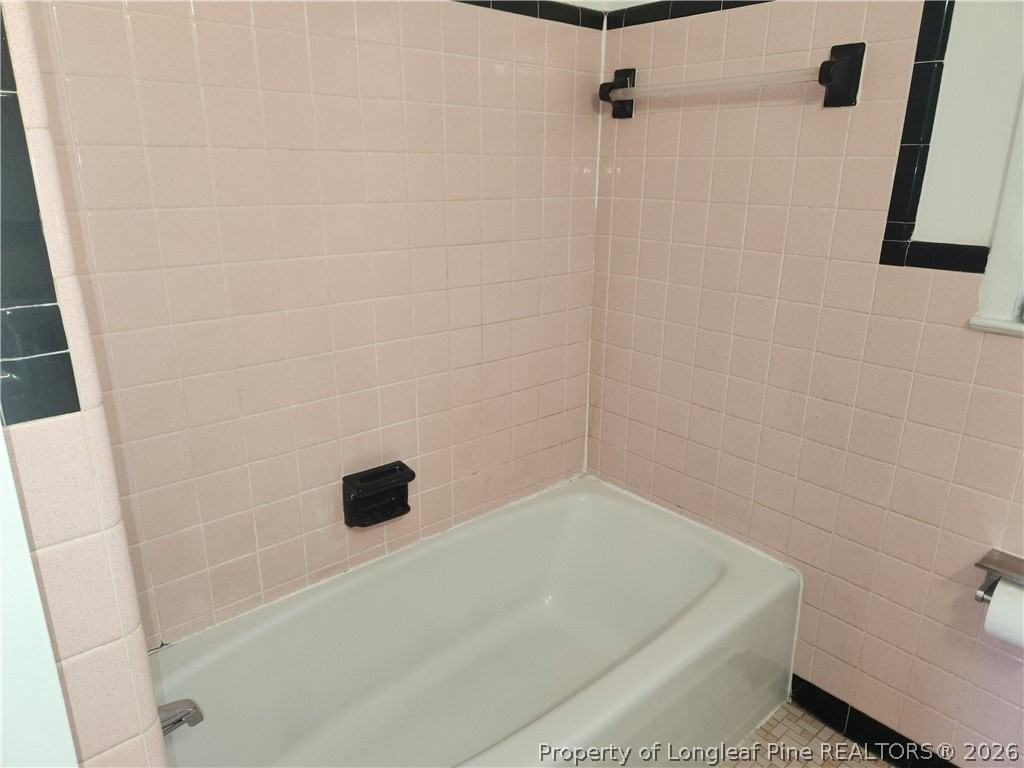 425 Windemere Dr - Photo 6 of 9