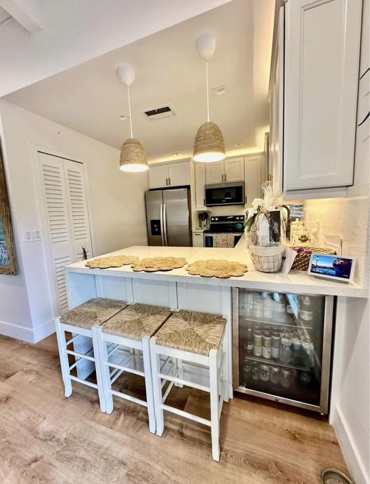 106 Mangrove Ave - Photo 3 of 15