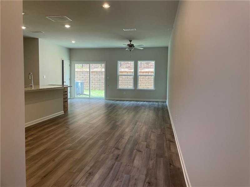 269 Timberland Ave - Photo 3 of 8