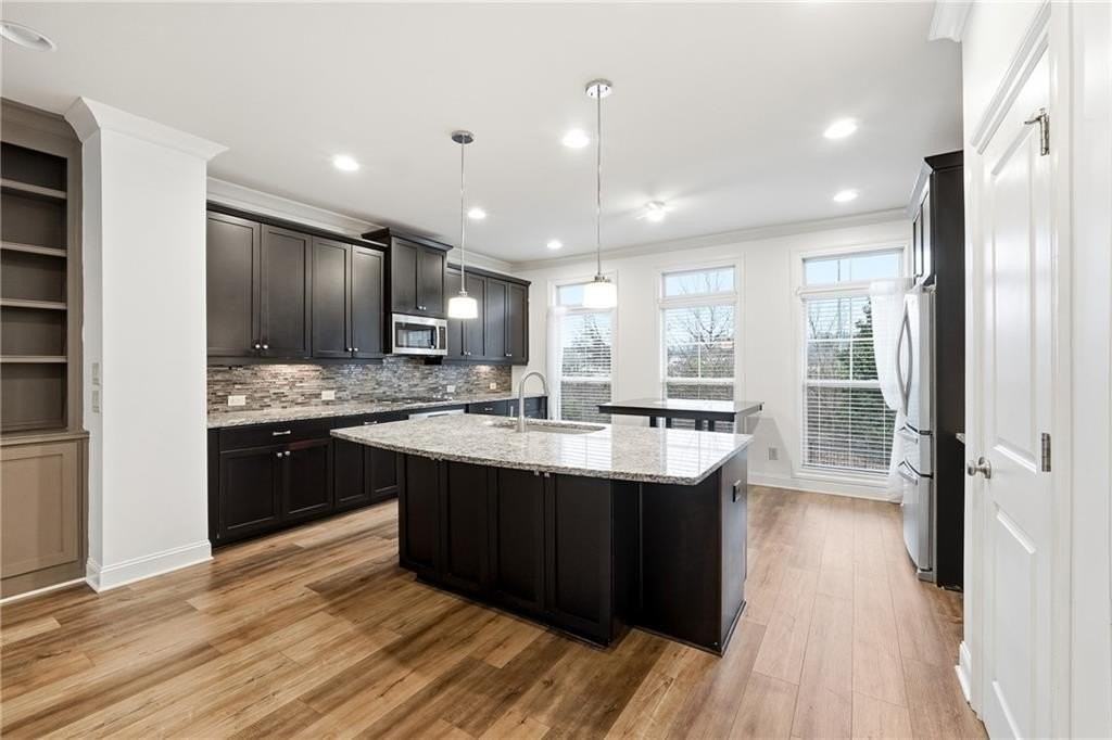 7809 Laurel Crest Dr - Photo 3 of 20