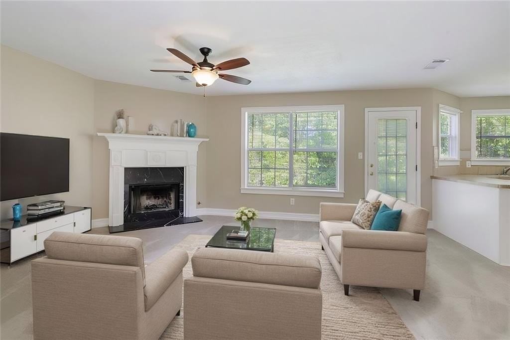 312 Eagle Way - Photo 5 of 33