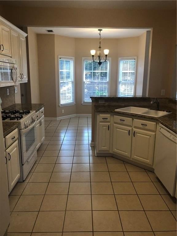 2075 Monroe Dr - Photo 2 of 11