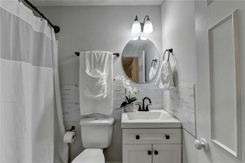 979 Park Gate Pl - Photo 2 of 7