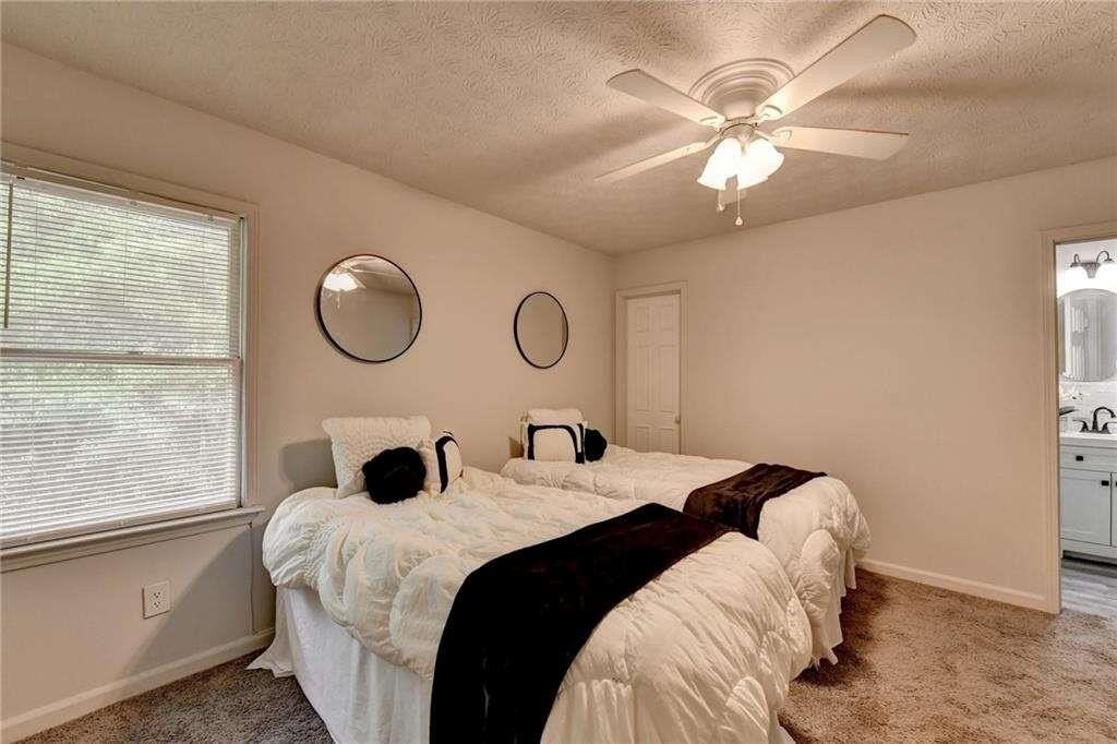 979 Park Gate Pl - Photo 4 of 7