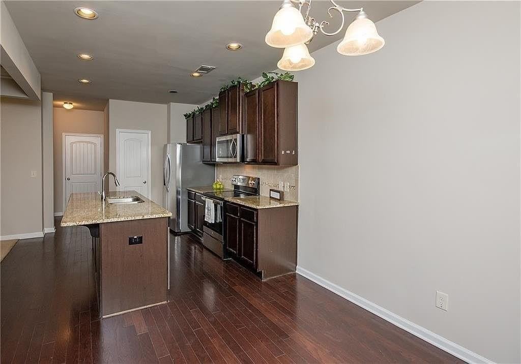 7490 Silk Tree Pointe - Photo 5 of 33