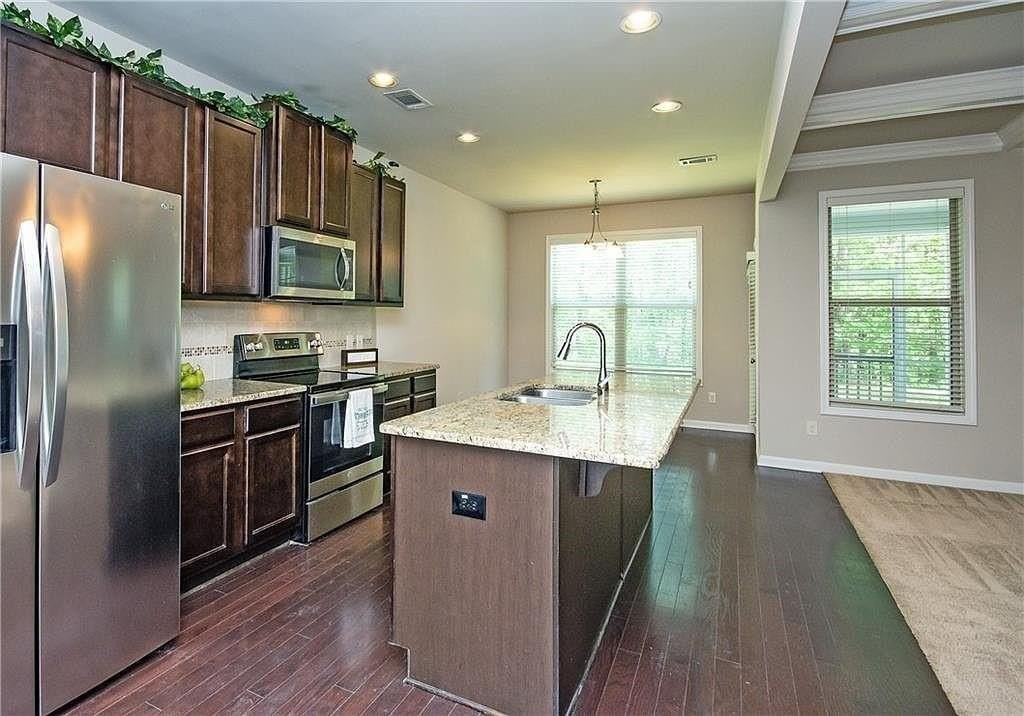 7490 Silk Tree Pointe - Photo 6 of 33