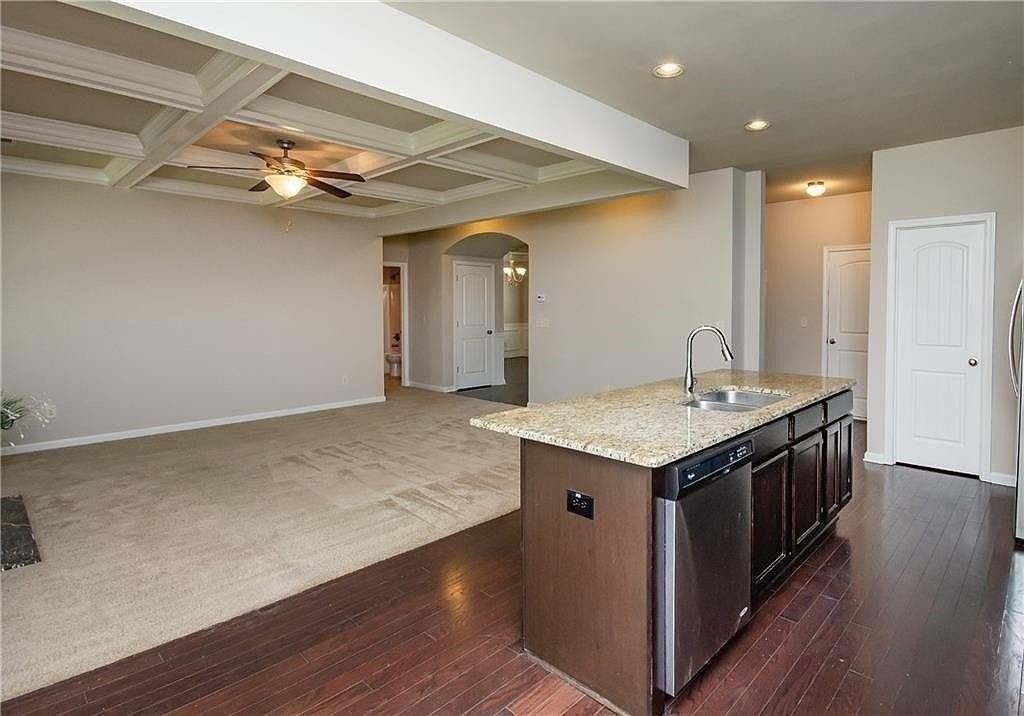 7490 Silk Tree Pointe - Photo 7 of 33