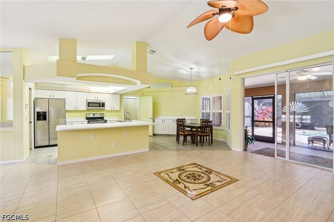 2701 Sw 37th Ter - Photo 5 of 40