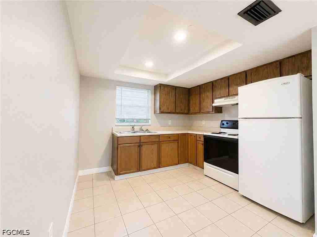 5461 11th Ave - Photo 5 of 9